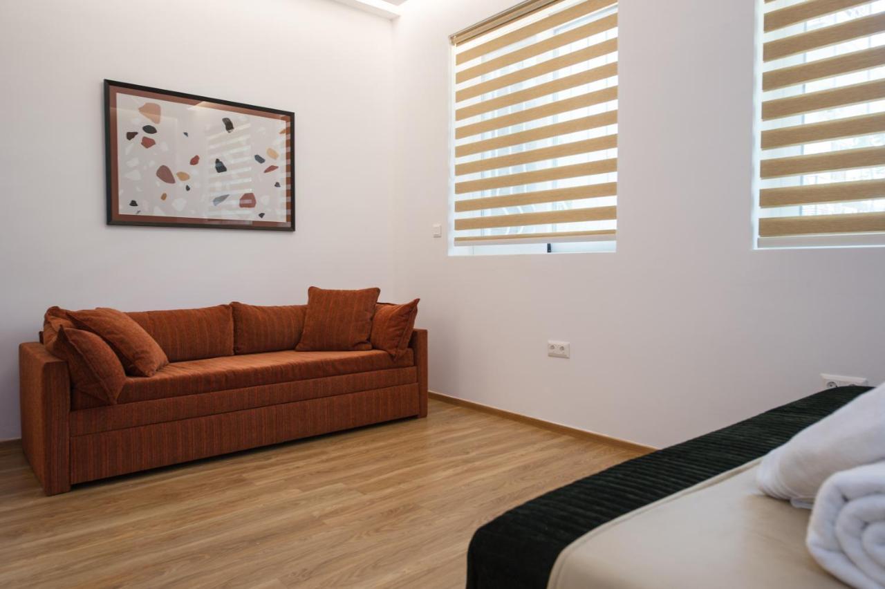 Kanari Elegant And Cozy Studios Каламата Екстериор снимка